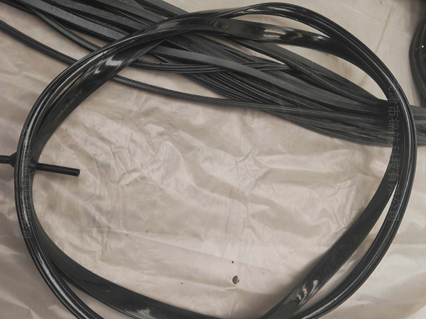 橡胶充气密封件16