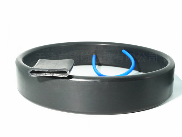 编织物增强充气密封件20