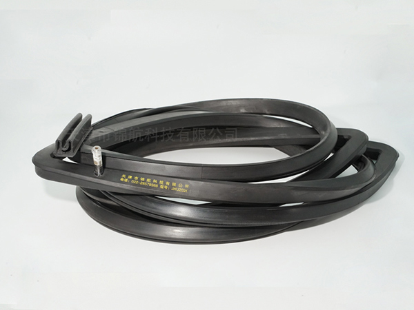 编织物增强充气密封件22